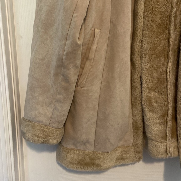 Coat - Picture 3 of 7